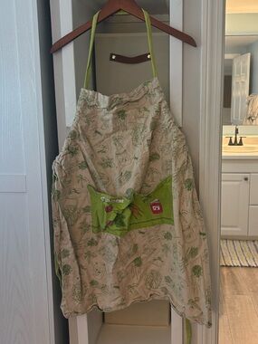 Green vegetable Print Apron with Front Pocket